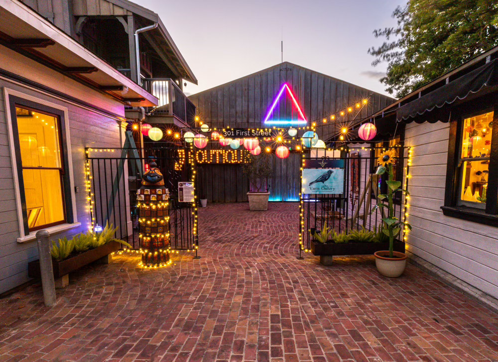 Varis Gallery Courtyard
